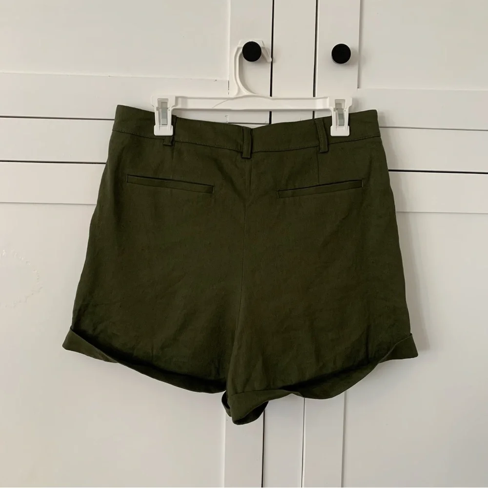 Frame Green Linen Pleated Cuffed Short Size 10